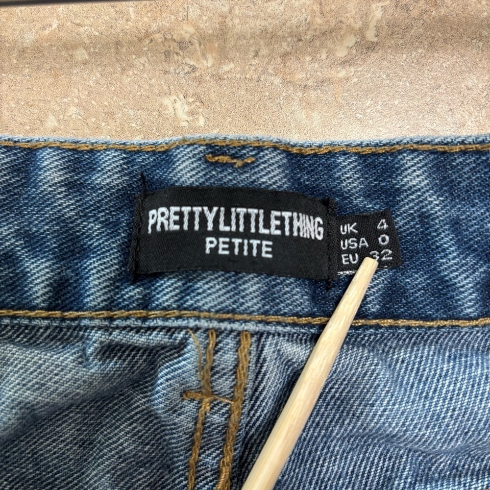 Pretty Little Thing Light Wash Flame Pocket High Rise Straight Leg Jeans Size 0 - Picture 4 of 9